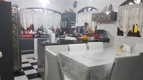 Sobrado à venda em Guarulhos (Pq Continental II), 3 dormitórios, 1 suite, 3 banheiros, 2 vagas, 202 m2 de área útil, código 29-997 (7/18)