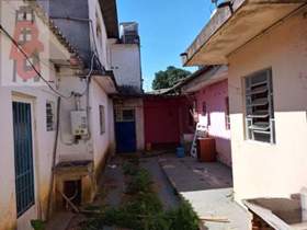 Casa à em em Guarulhos, 8 dorms, 8 wcs, 5 vagas, 371 m2 (total)