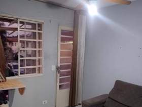Casa à em em Guarulhos, 2 dorms, 1 wc, 1 vaga, 50 m2 úteis