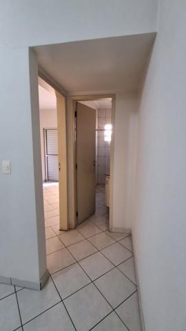 Corredor entrada para banheiro e quarto (6/14)