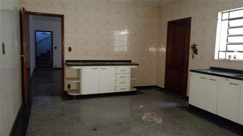 Sobrado à venda em Guarulhos (Taboão), 3 dormitórios, 2 banheiros, 7 vagas, 200 m2 de área útil, código 29-968 (1/15)