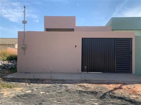 Casa à venda em Caldas Novas (Caldas Novas), 2 dormitórios, 1 suite, 2 banheiros, 3 vagas, 93 m2 de área útil, código 29-1120 (1/24)