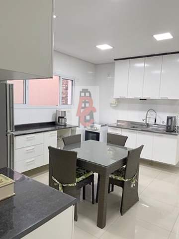 Sobrado à venda em Guarulhos (Jd V Galvão), 3 dormitórios, 2 suites, 2 banheiros, 4 vagas, 200 m2 de área útil, código 29-1578 (1/17)