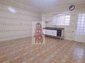 Casa à em em Guarulhos, 2 dorms, 1 wc, 2 vagas