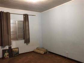 Casa à em em Guarulhos, 2 dorms, 1 wc, 1 vaga