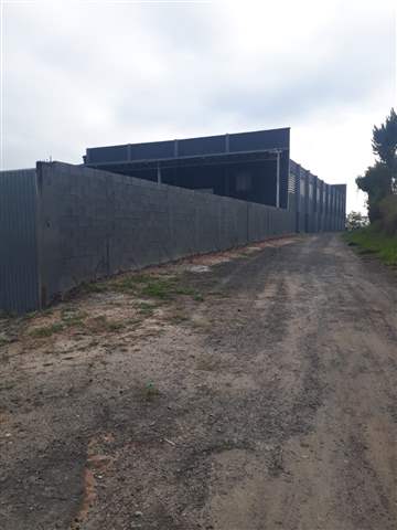 Galpão em Arujá (Bairro Dos Canjicas), 1 banheiro, 1.500 m2 de área útil, código 36-682 (5/13)