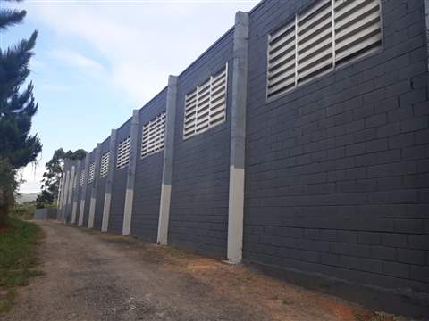 Galpão em Arujá (Bairro Dos Canjicas), 1 banheiro, 1.500 m2 de área útil, código 36-682 (6/13)