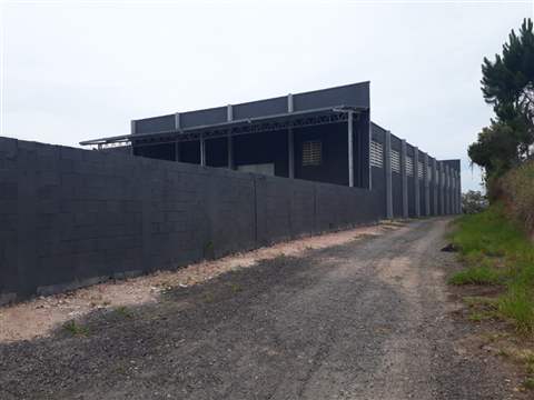 Galpão em Arujá (Bairro Dos Canjicas), 1 banheiro, 1.500 m2 de área útil, código 36-682 (9/13)