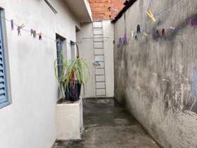Casa à em em Guarulhos, 1 dorm, 1 wc, 4 vagas, 230 m2 (total)