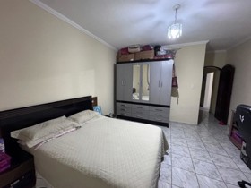 Casa à venda em Arujá com 3 dorms, 1 suíte, 2 wcs, 3 vagas, 134 m2 úteis
