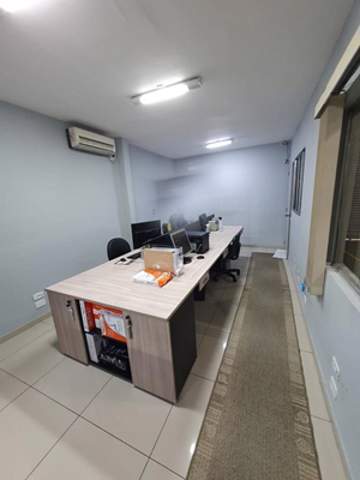 Galpão para alugar em Guarulhos (Jd Pres Dutra), 4 banheiros, 3 vagas, 250 m2 de área útil, código 181-1647 (18/19)