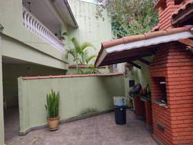 Sobrado à venda em Guarulhos, 5 dorms, 2 suítes, 5 wcs, 8 vagas, 260 m2 úteis