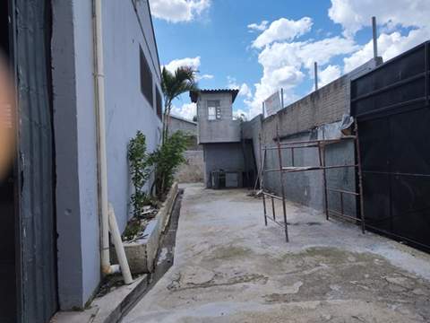 Galpão para alugar em Guarulhos (Cid Ind Sat de São Paulo - Cumbica), 4 banheiros, 5 vagas, 750 m2 de área útil, código 181-1848 (5/20)
