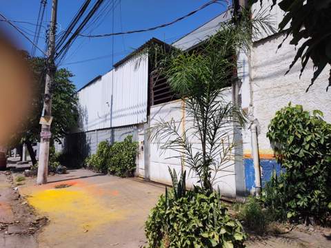 Galpão para alugar em Guarulhos (Cid Ind Sat de São Paulo - Cumbica), 4 banheiros, 3 vagas, 900 m2 de área útil, código 181-1873 (11/18)