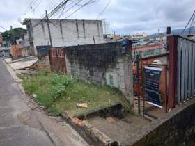 Casa à em em Guarulhos, 3 wcs, 2 vagas, 250 m2 úteis