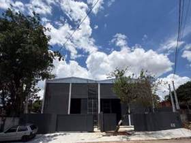 Galpão para alugar em Arujá, 500 m2 úteis