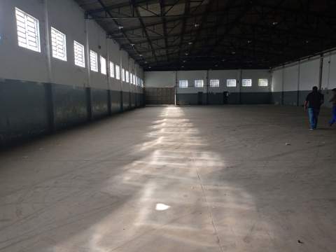 Galpão para alugar em Guarulhos (Cid Ind Sat de São Paulo - Cumbica), 5 banheiros, 8 vagas, 1.350 m2 de área útil, código 181-2056 (10/19)