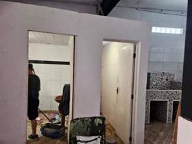 Salão para alugar em Guarulhos, 140 m2 úteis