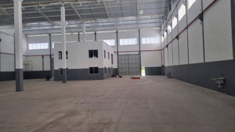Galpão para alugar em Guarulhos (Cid Ind Sat de São Paulo - Cumbica), 6 banheiros, 15 vagas, 2.200 m2 de área útil, código 181-2060 (8/17)