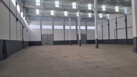 Galpão para alugar em Guarulhos (Cid Ind Sat de São Paulo - Cumbica), 6 banheiros, 15 vagas, 2.200 m2 de área útil, código 181-2060 (10/17)