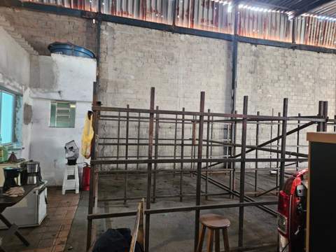 Galpão para alugar em Guarulhos (Jd Álamo - Bonsucesso), 2 banheiros, 2 vagas, 300 m2 de área útil, código 181-2065 (7/17)