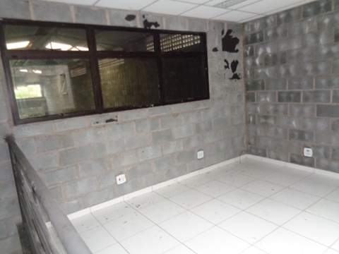 Galpão para alugar em Guarulhos (Jd Pres Dutra), 2 banheiros, 1 vaga, 130 m2 de área útil, código 181-2071 (10/12)
