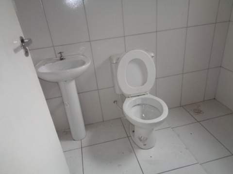 Galpão para alugar em Guarulhos (Jd Pres Dutra), 2 banheiros, 1 vaga, 130 m2 de área útil, código 181-2071 (12/12)