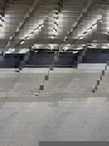 Galpão para alugar em Guarulhos (V Nova Bonsucesso), 3 banheiros, 2 vagas, 580 m2 de área útil, código 181-2107 (7/12)
