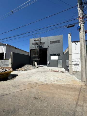 Galpão para alugar em Guarulhos (V Nova Bonsucesso), 3 banheiros, 2 vagas, 580 m2 de área útil, código 181-2107 (11/12)