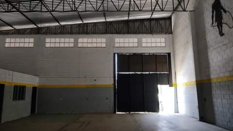 Galpão para alugar em Guarulhos (V Carmela I - Bonsucesso), 2 banheiros, 6 vagas, 280 m2 de área útil, código 181-2121 (10/28)