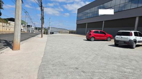 Galpão para alugar em Arujá (Bairro Do Portão), 8 banheiros, 30 vagas, 1.640 m2 de área útil, código 181-2126 (14/37)