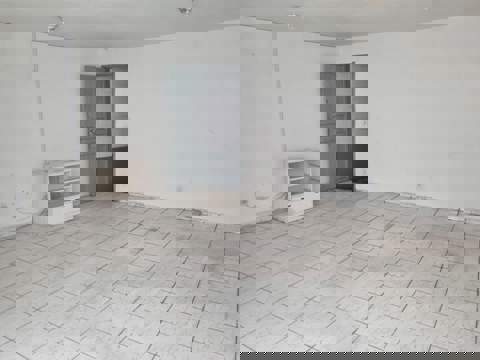 Galpão para alugar em Guarulhos (Cid Ind Sat de São Paulo - Cumbica), 3 banheiros, 4 vagas, 350 m2 de área útil, código 181-2135 (8/18)