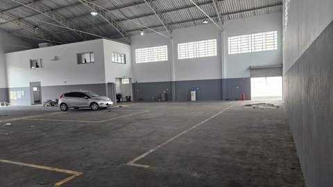 Galpão para alugar em Guarulhos (Cid Ind Sat de São Paulo - Cumbica), 6 banheiros, 6 vagas, 750 m2 de área útil, código 181-2142 (12/21)