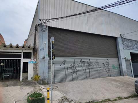 Galpão para alugar em Guarulhos (V Nova Bonsucesso), 2 banheiros, 2 vagas, 350 m2 de área útil, código 181-2147 (6/22)