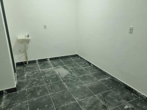 Galpão para alugar em Guarulhos (Cid Ind Sat de São Paulo - Cumbica), 4 banheiros, 2 vagas, 484 m2 de área útil, código 181-2164 (7/15)