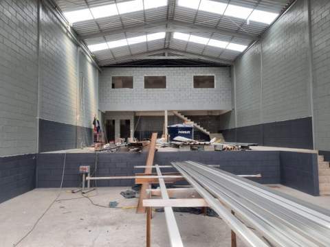 Galpão para alugar em Guarulhos (V Nova Bonsucesso), 3 banheiros, 2 vagas, 280 m2 de área útil, código 181-2168 (9/20)