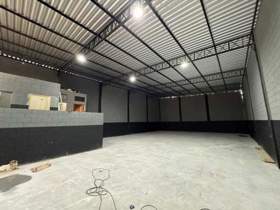 Galpão para alugar em Guarulhos, 300 m2 úteis