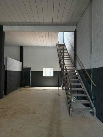 Galpão para alugar em Arujá (Jd Jóia), 5 banheiros, 3 vagas, 500 m2 de área útil, código 181-2175 (10/27)