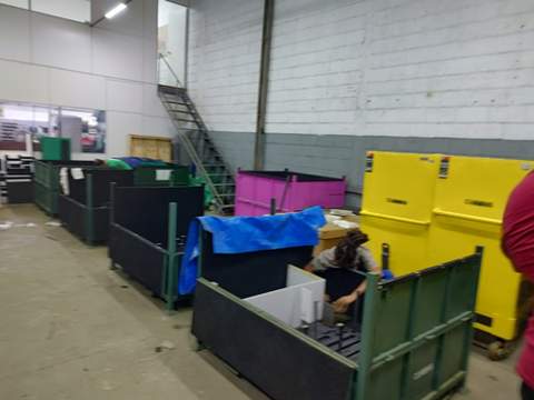 Galpão em Guarulhos (Cumbica), 2 banheiros, 2 vagas, 300 m2 de área útil, código 181-2186 (5/29)