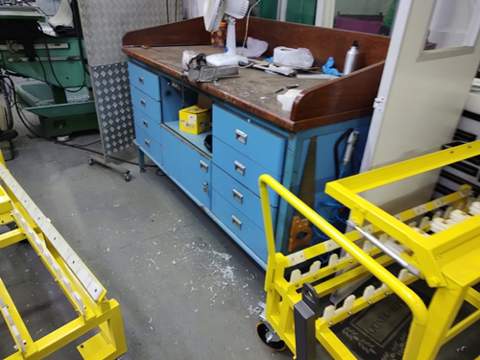 Galpão em Guarulhos (Cumbica), 2 banheiros, 2 vagas, 300 m2 de área útil, código 181-2186 (9/29)