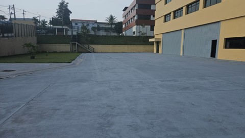 Galpão em Arujá (Centro Ind), 8 banheiros, 10 vagas, 2.500 m2 de área útil, código 181-2213 (1/58)