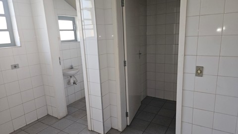 Galpão em Arujá (Centro Ind), 8 banheiros, 10 vagas, 2.500 m2 de área útil, código 181-2213 (10/58)