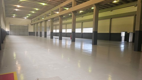 Galpão em Arujá (Centro Ind), 8 banheiros, 10 vagas, 2.500 m2 de área útil, código 181-2213 (21/58)