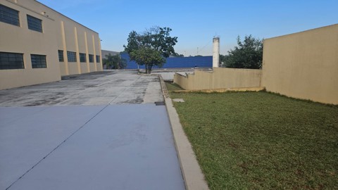 Galpão em Arujá (Centro Ind), 8 banheiros, 10 vagas, 2.500 m2 de área útil, código 181-2213 (33/58)