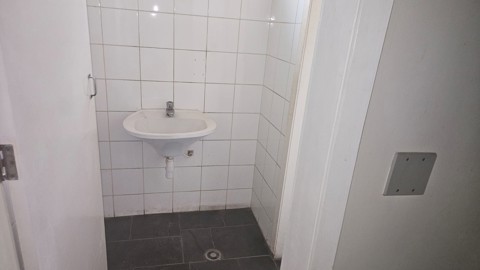 Galpão em Arujá (Centro Ind), 8 banheiros, 10 vagas, 2.500 m2 de área útil, código 181-2213 (38/58)