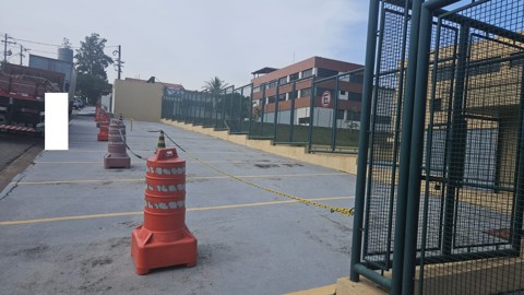 Galpão em Arujá (Centro Ind), 8 banheiros, 10 vagas, 2.500 m2 de área útil, código 181-2213 (45/58)