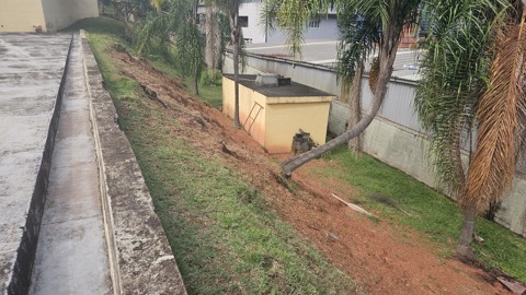Galpão em Arujá (Centro Ind), 8 banheiros, 10 vagas, 2.500 m2 de área útil, código 181-2213 (50/58)