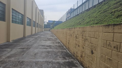 Galpão em Arujá (Centro Ind), 8 banheiros, 10 vagas, 2.500 m2 de área útil, código 181-2213 (53/58)