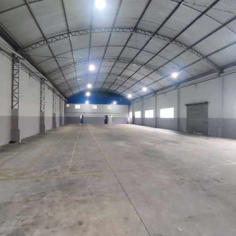 Galpão para alugar em Guarulhos (Jd Pres Dutra), 4 banheiros, 6 vagas, 750 m2 de área útil, código 181-2215 (1/22)