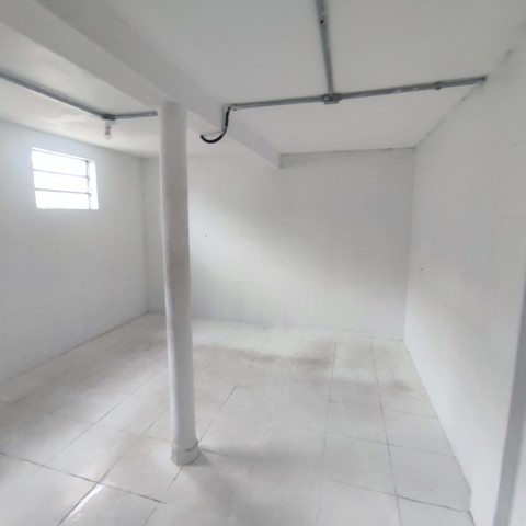 Galpão para alugar em Guarulhos (Jd Pres Dutra), 4 banheiros, 6 vagas, 750 m2 de área útil, código 181-2215 (10/22)